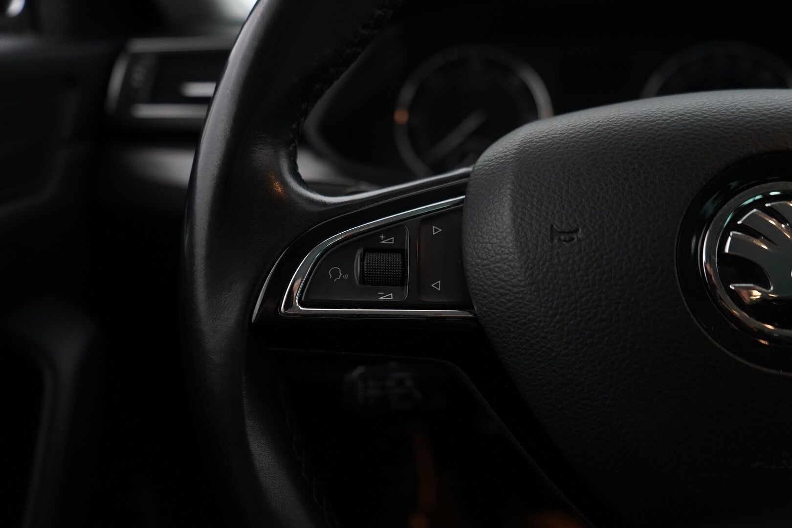 SKODA SUPERB 2018 2.0 TDI Combi 150 Style DSG Autom. *Adapt.Vakkari / Sähköluukku / Muistipenkit / Navi / Apple&Android* - *Uudella näytöllä! / Juuri tullut*