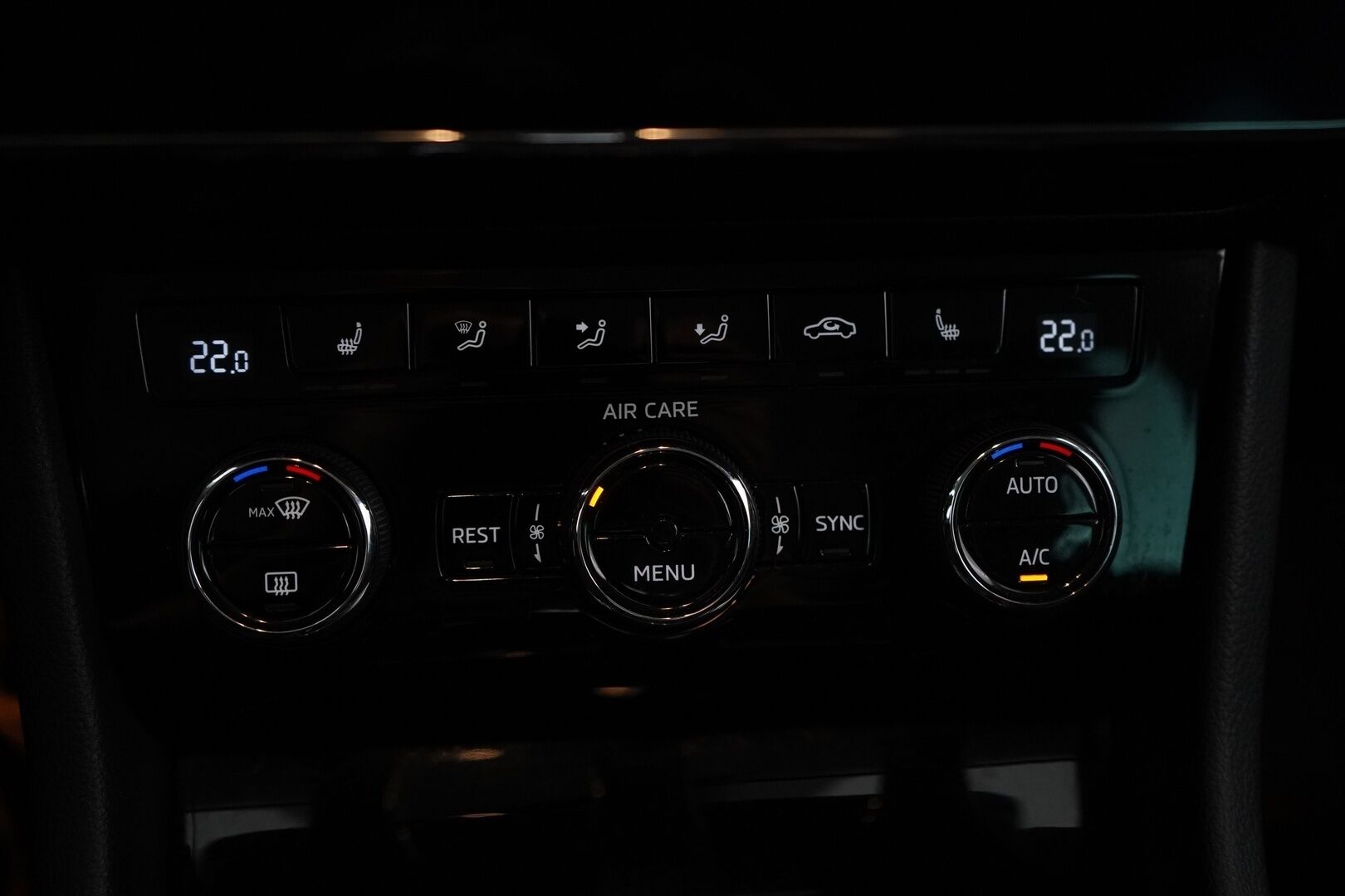 SKODA SUPERB 2018 2.0 TDI Combi 150 Style DSG Autom. *Adapt.Vakkari / Sähköluukku / Muistipenkit / Navi / Apple&Android* - *Uudella näytöllä! / Juuri tullut*