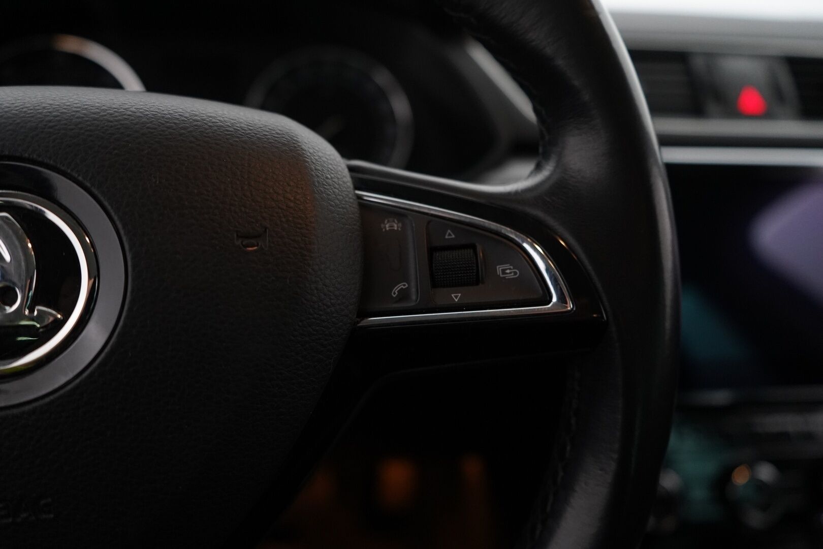 SKODA SUPERB 2018 2.0 TDI Combi 150 Style DSG Autom. *Adapt.Vakkari / Sähköluukku / Muistipenkit / Navi / Apple&Android* - *Uudella näytöllä! / Juuri tullut*