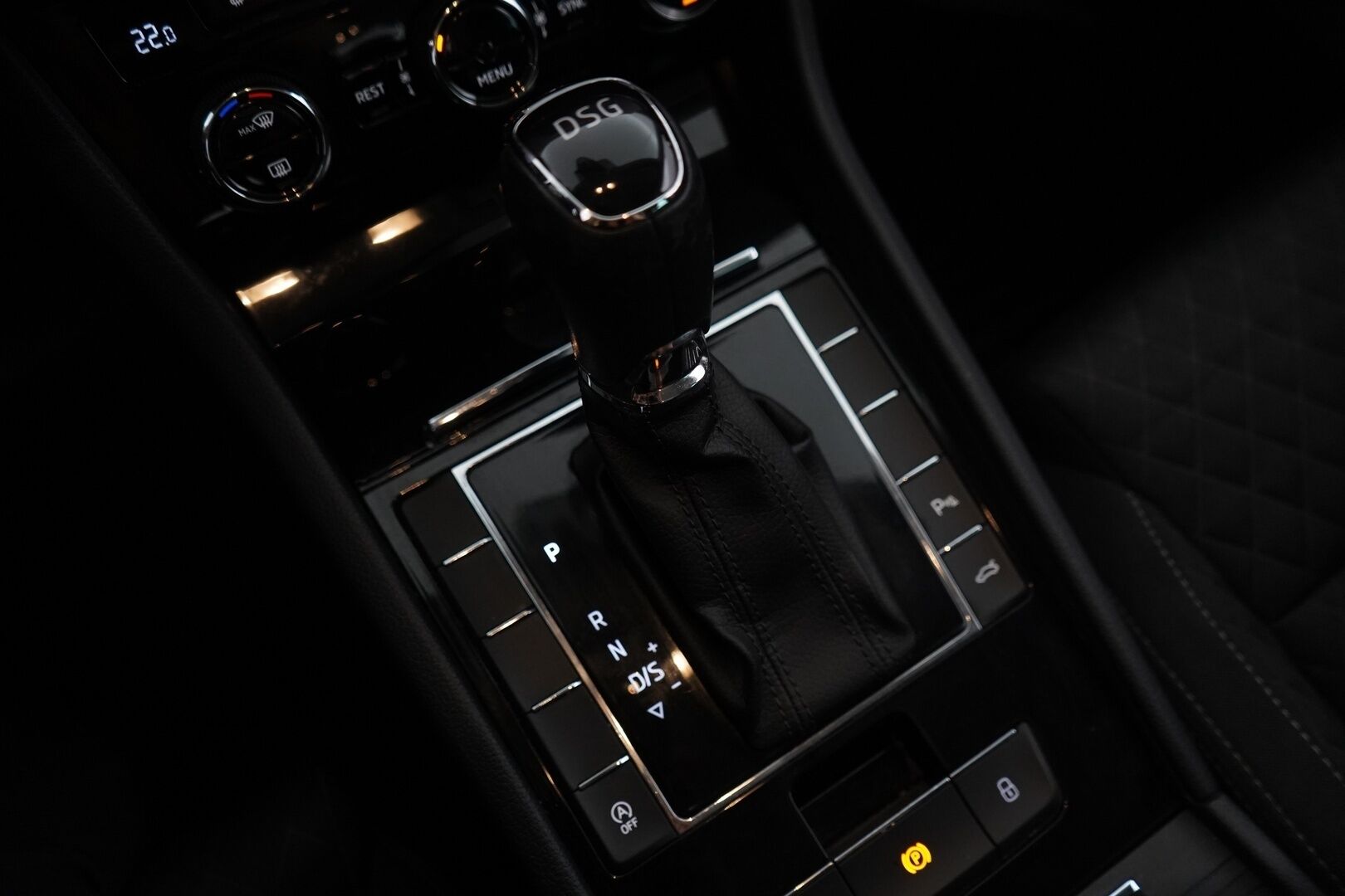 SKODA SUPERB 2018 2.0 TDI Combi 150 Style DSG Autom. *Adapt.Vakkari / Sähköluukku / Muistipenkit / Navi / Apple&Android* - *Uudella näytöllä! / Juuri tullut*