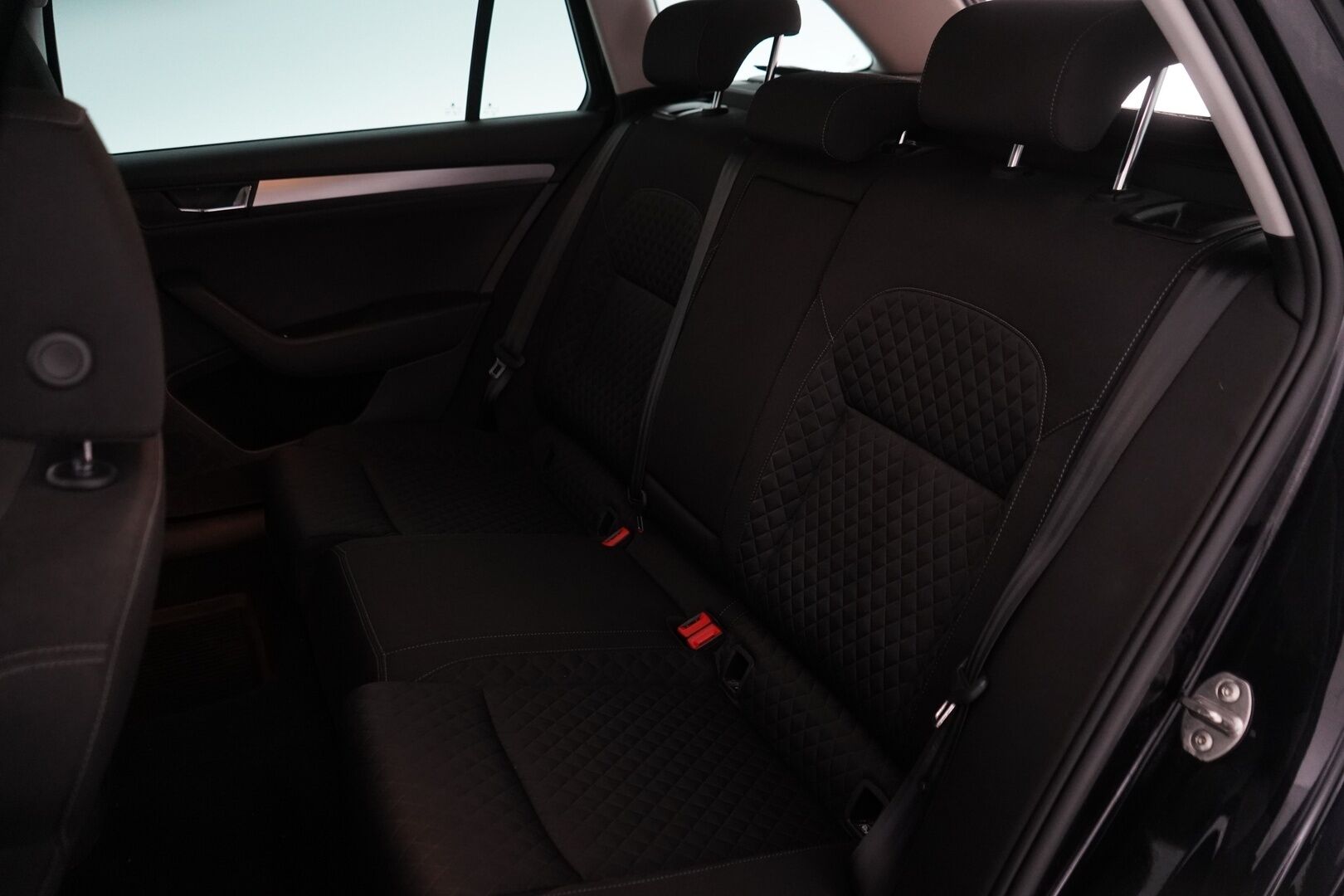 SKODA SUPERB 2018 2.0 TDI Combi 150 Style DSG Autom. *Adapt.Vakkari / Sähköluukku / Muistipenkit / Navi / Apple&Android* - *Uudella näytöllä! / Juuri tullut*