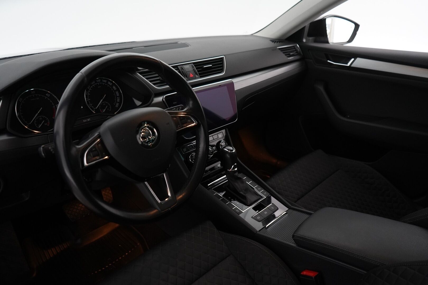 SKODA SUPERB 2018 2.0 TDI Combi 150 Style DSG Autom. *Adapt.Vakkari / Sähköluukku / Muistipenkit / Navi / Apple&Android* - *Uudella näytöllä! / Juuri tullut*