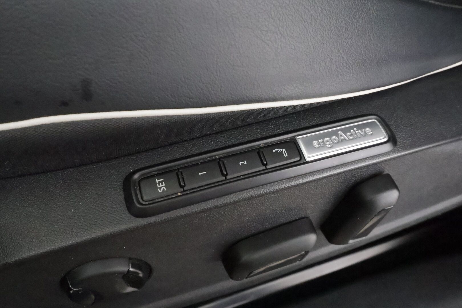 Volkswagen ID.4 2022 GTX Dual Motor AWD Business Max,akku 77 kWh * ACC / HUD / 360° / ILP / Lasikatto / IQ.Light / Muistipenkit hieronnalla * - 1.Om Suomi-auto / Kahdet renkaat aluvanteilla