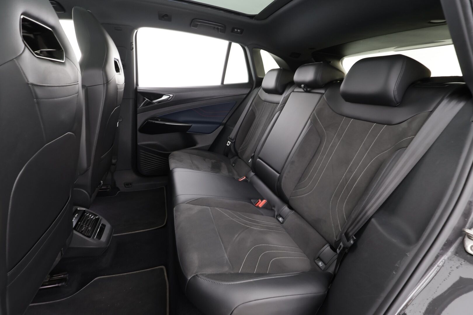 Volkswagen ID.4 2022 GTX Dual Motor AWD Business Max,akku 77 kWh * ACC / HUD / 360° / ILP / Lasikatto / IQ.Light / Muistipenkit hieronnalla * - 1.Om Suomi-auto / Kahdet renkaat aluvanteilla