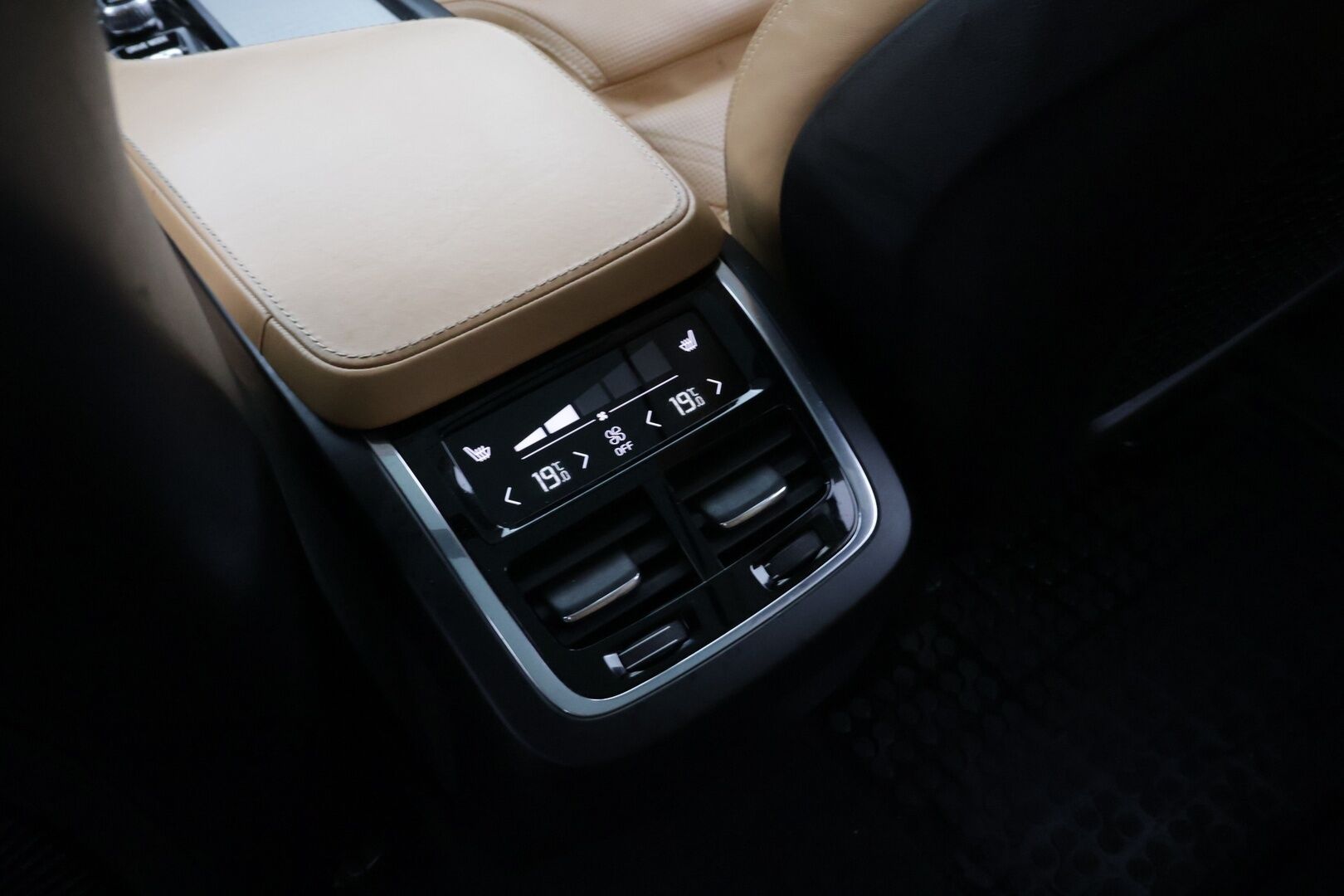 Volvo XC90 2016 D5 AWD Inscription Aut *Webasto / Panorama / HUD / Blis / B&W / Keyless / Ilmastoidut muistinahat*