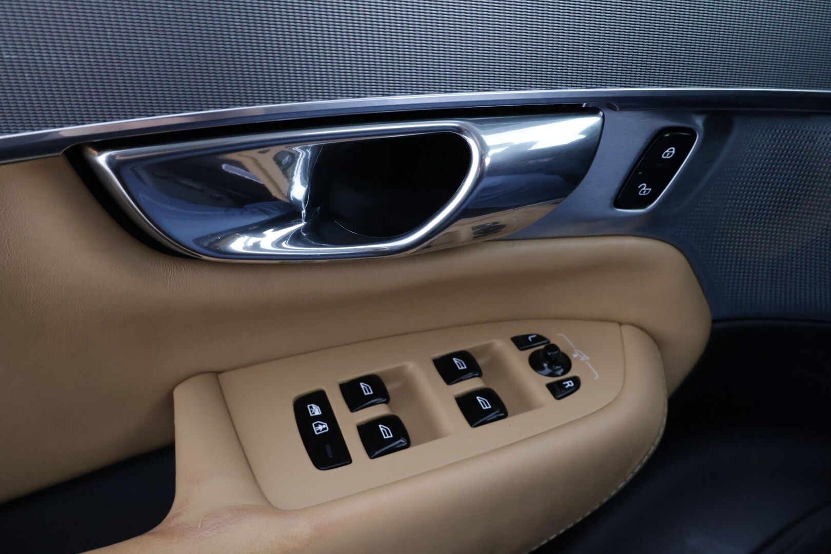 Volvo XC90 2016 D5 AWD Inscription Aut * ACC / Webasto / B&W / 360°-kamera / Panorama / HUD / Ilmastoidut muistinahat / Vetokoukku * - Ilma-alusta / Keyless / BLISS - HULLUT AVAJAISHULINAT KORKOTARJOUS 3,29 %