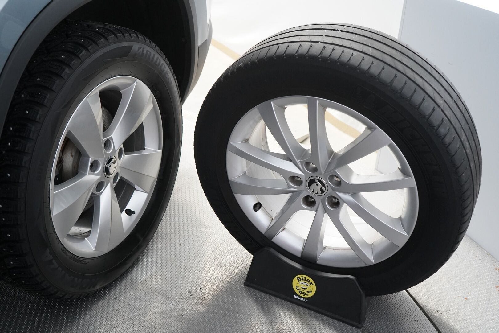 SKODA KODIAQ 2018 2.0 TSI 4x4 Style DSG aut. *ACC / Kamera / Koukku / Webasto* - Juuri huollettu / Kahdet renkaat ja vanteet 