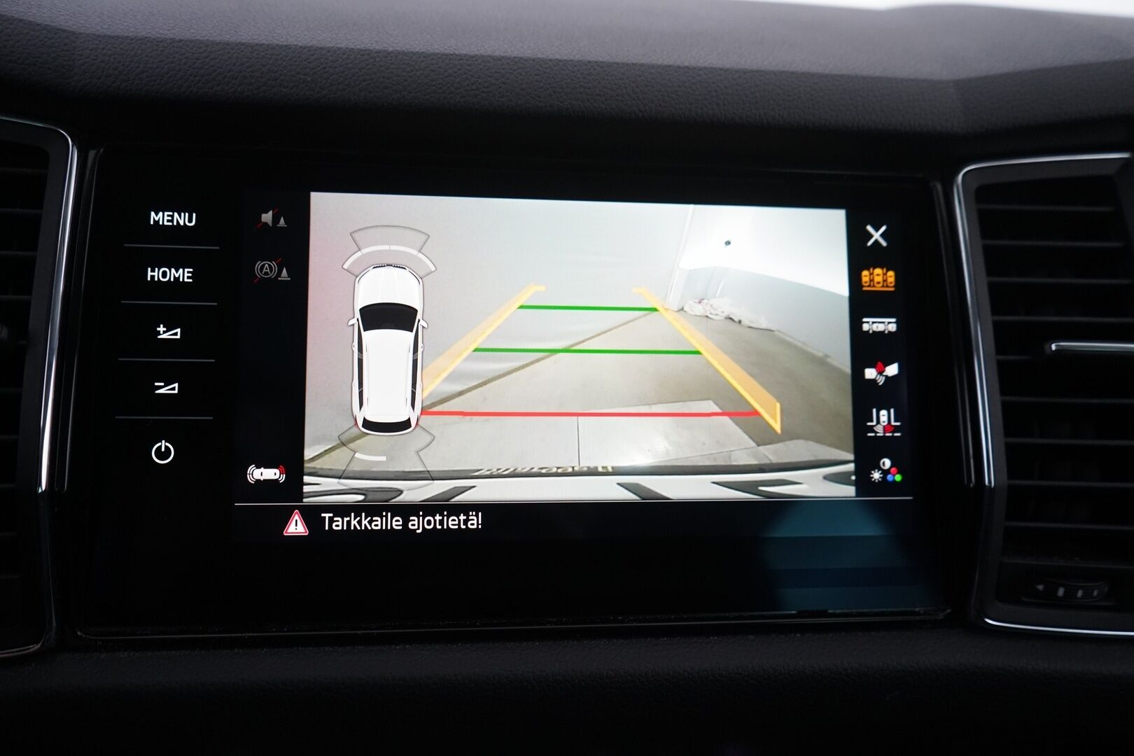 SKODA KODIAQ 2018 2.0 TSI 4x4 Style DSG aut. *ACC / Kamera / Koukku / Webasto* - Juuri huollettu / Kahdet renkaat ja vanteet 