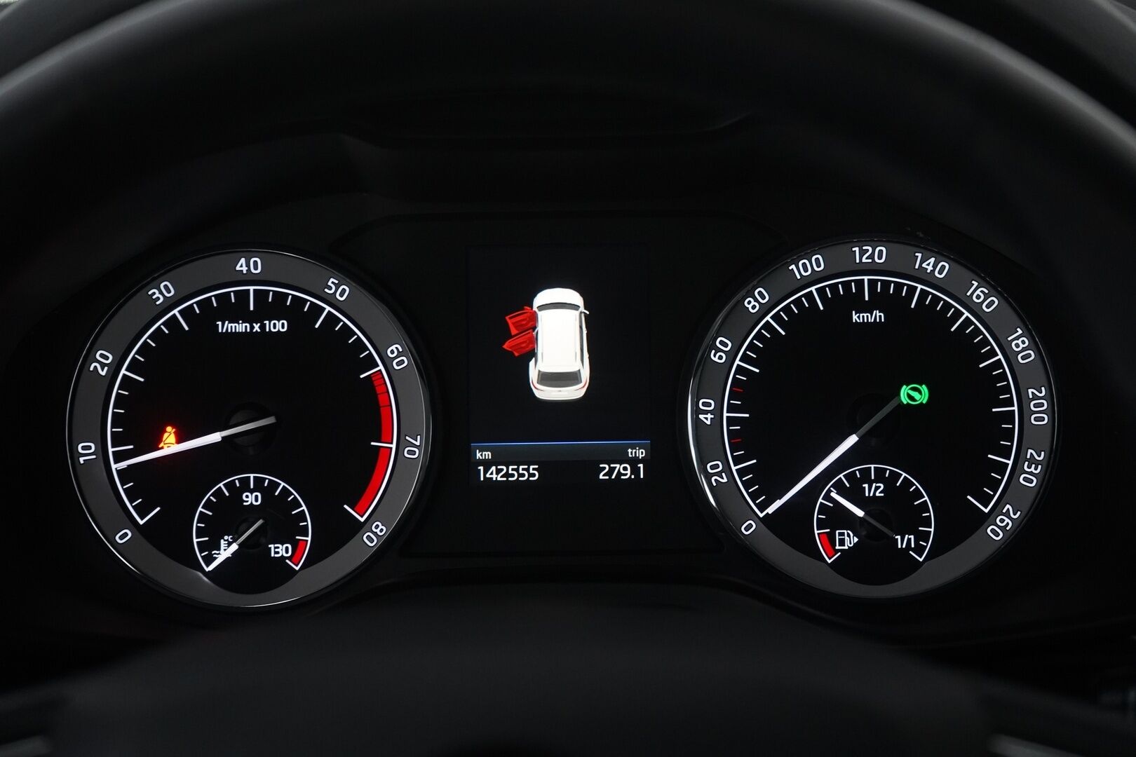 SKODA KODIAQ 2018 2.0 TSI 4x4 Style DSG aut. *ACC / Kamera / Koukku / Webasto* - Juuri huollettu / Kahdet renkaat ja vanteet 