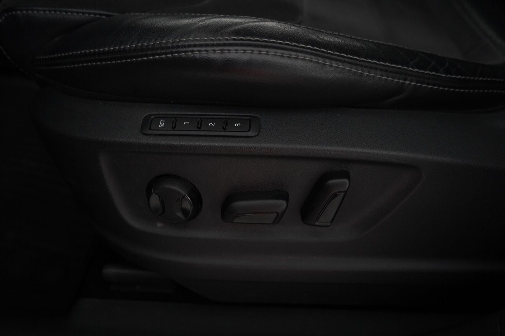 SKODA KODIAQ 2018 2.0 TSI 4x4 Style DSG aut. *ACC / Kamera / Koukku / Webasto* - Juuri huollettu / Kahdet renkaat ja vanteet 