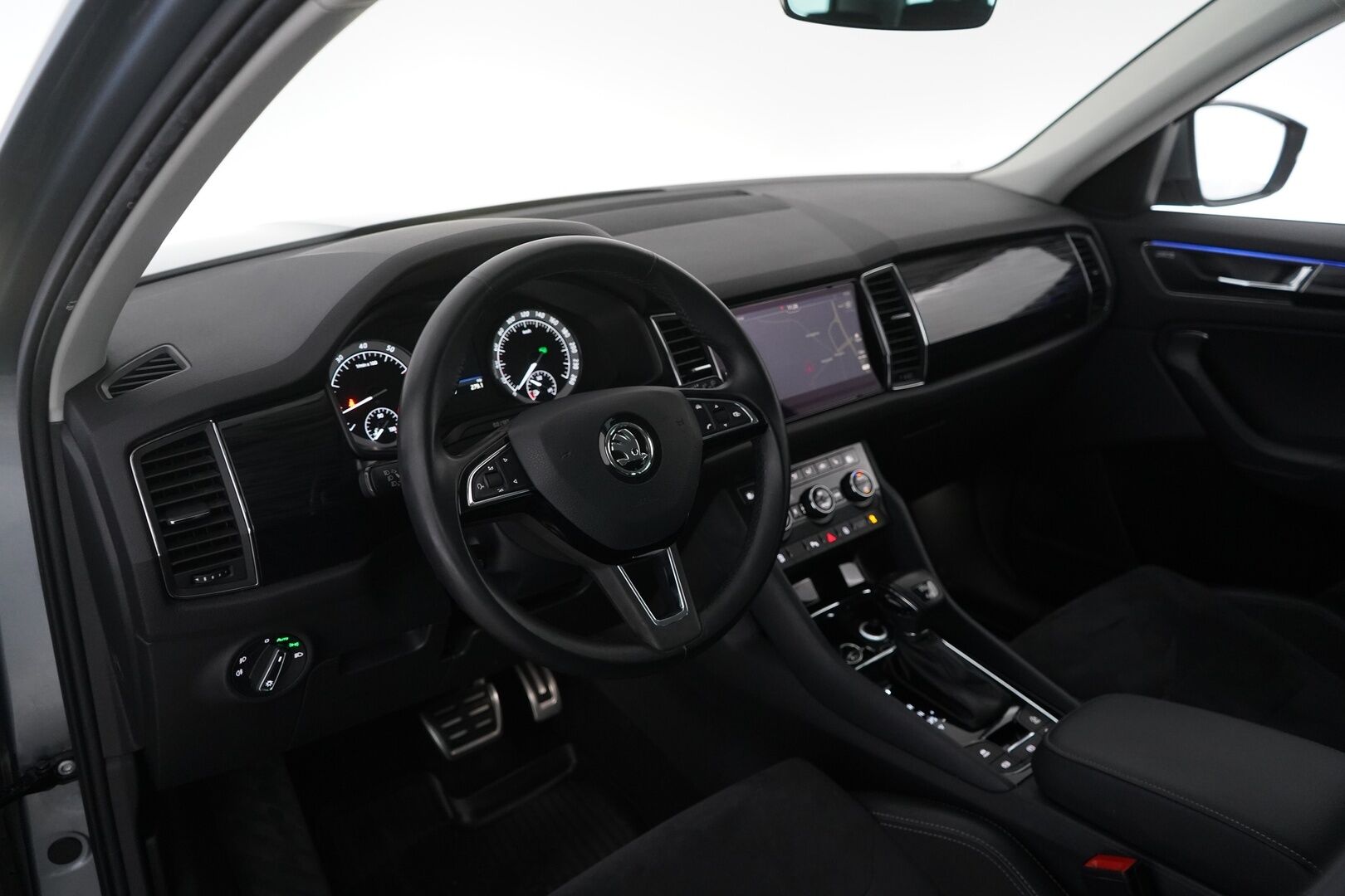 SKODA KODIAQ 2018 2.0 TSI 4x4 Style DSG aut. *ACC / Kamera / Koukku / Webasto* - Juuri huollettu / Kahdet renkaat ja vanteet 