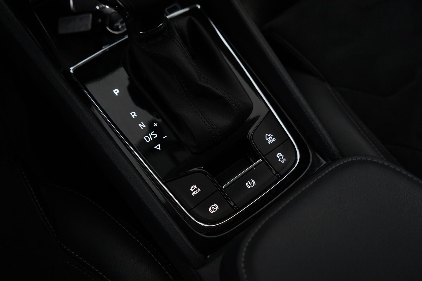 SKODA KODIAQ 2018 2.0 TSI 4x4 Style DSG aut. *ACC / Kamera / Koukku / Webasto* - Juuri huollettu / Kahdet renkaat ja vanteet 