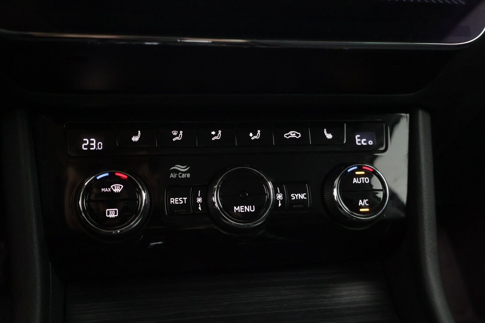 SKODA SUPERB 2020 1,4 TSI PHEV Style iV DSG Autom. / Matrix-ajovalot / Muistipenkki / Digimittaristo * - * P-kamera / Kahdet renkaat alumiinivanteilla *