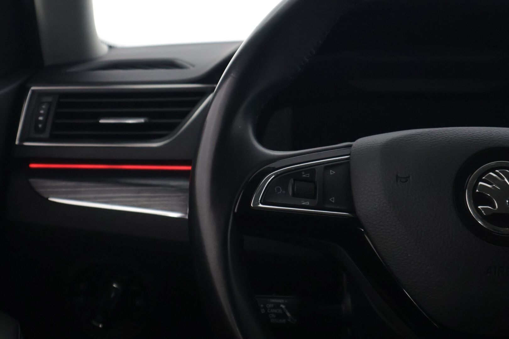 SKODA SUPERB 2020 1,4 TSI PHEV Style iV DSG Autom. *ACC / Matrix-ajovalot / Muistipenkki / P-kamera * - *Hyvin huollettu / Kahdet renkaat alumiinivanteilla * - HULLUT AVAJAISHULINAT KORKOTARJOUS 3,29 %