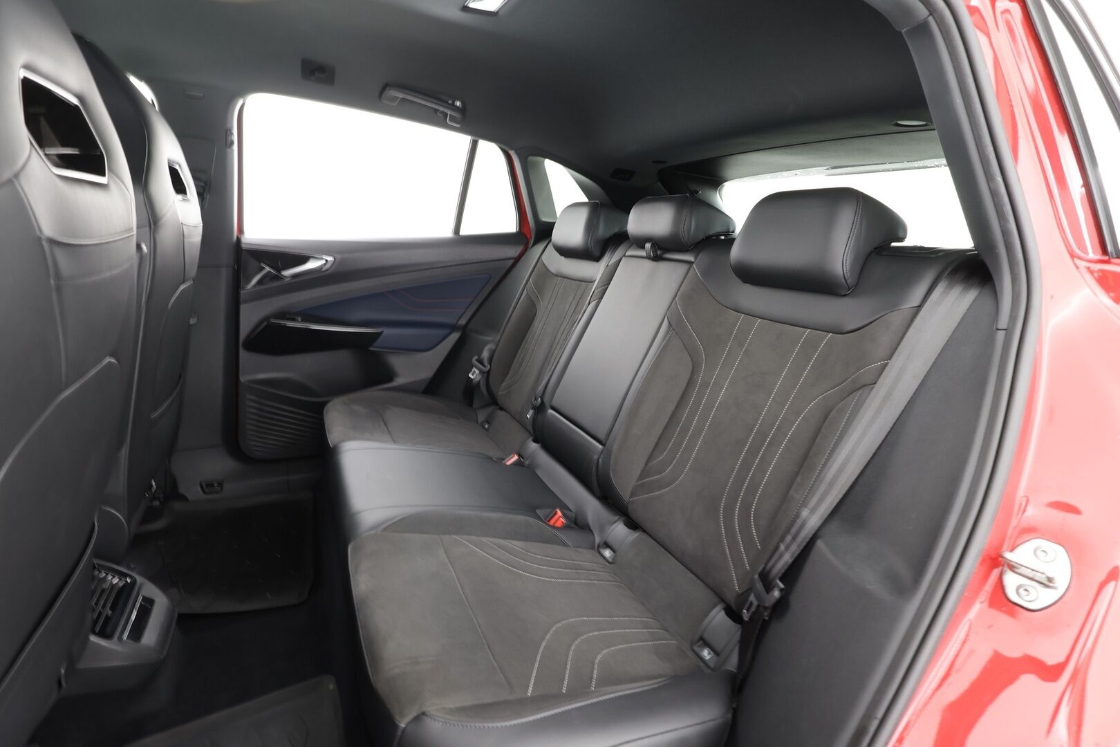 Volkswagen ID.4 2022 GTX Dual Motor AWD Business Max * ILP / ACC / Matrix / 360 / Hierovat Sportpenkit / Navi / Kaistavahti / Keyless * - 1-om Suomi-auto / Akku kuntotarkastettu / 2x Latauskaapelit / Kahdet renkaat aluvanteilla - HULLUT AVAJAISHULINAT KORKOTARJOUS 3,29 %