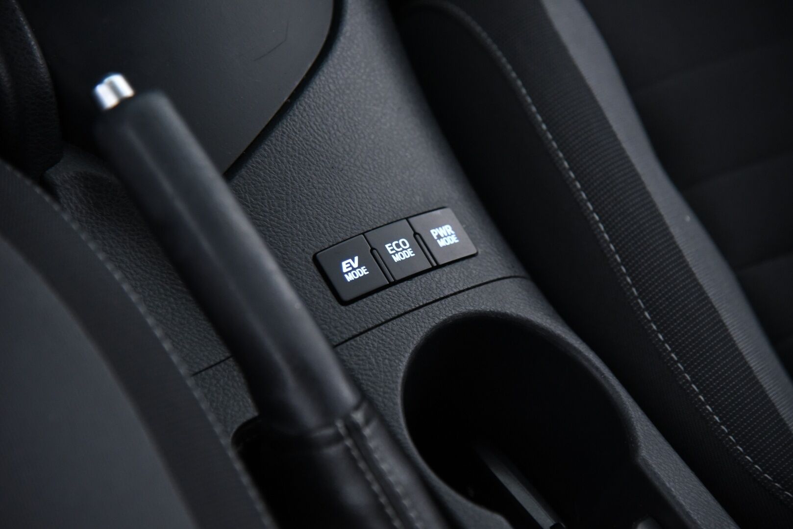 Toyota Auris 2017 Touring Sports 1,8 Hybrid Active / Vakkari / P. Kamera / Lohkolämmitin / 2x renkaat - kahdet hyväkuntoiset renkaat vanteineen! 