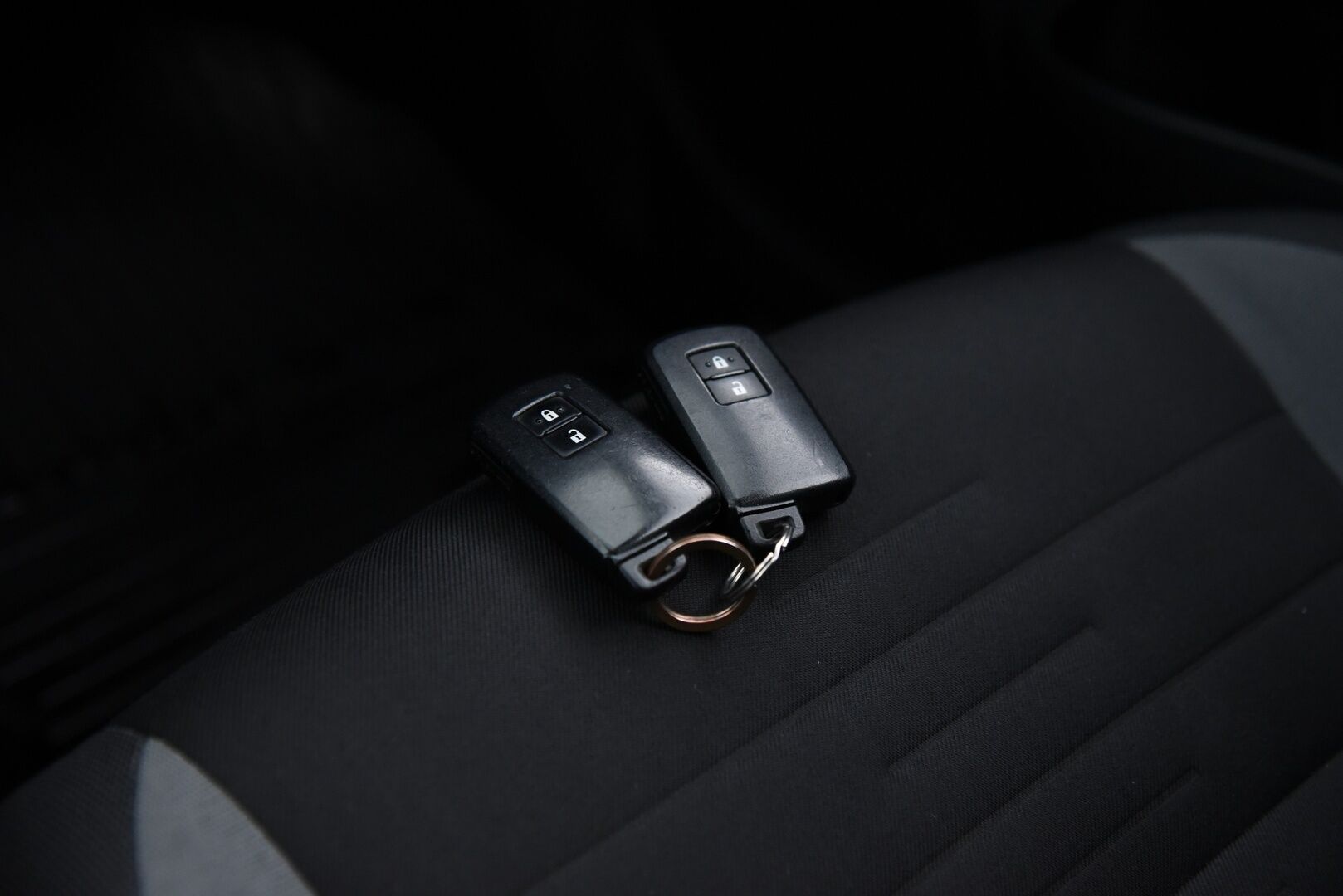 Toyota Auris 2017 Touring Sports 1,8 Hybrid Active / Vakkari / P. Kamera / Lohkolämmitin / 2x renkaat - kahdet hyväkuntoiset renkaat vanteineen! 