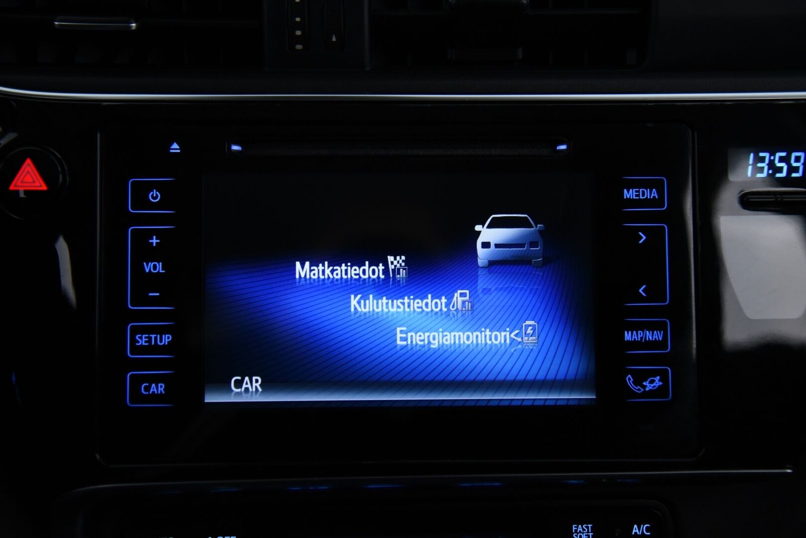Toyota Auris 2017 Touring Sports 1,8 Hybrid Active / Vakkari / P. Kamera / Lohkolämmitin / 2x renkaat - kahdet hyväkuntoiset renkaat vanteineen! 
