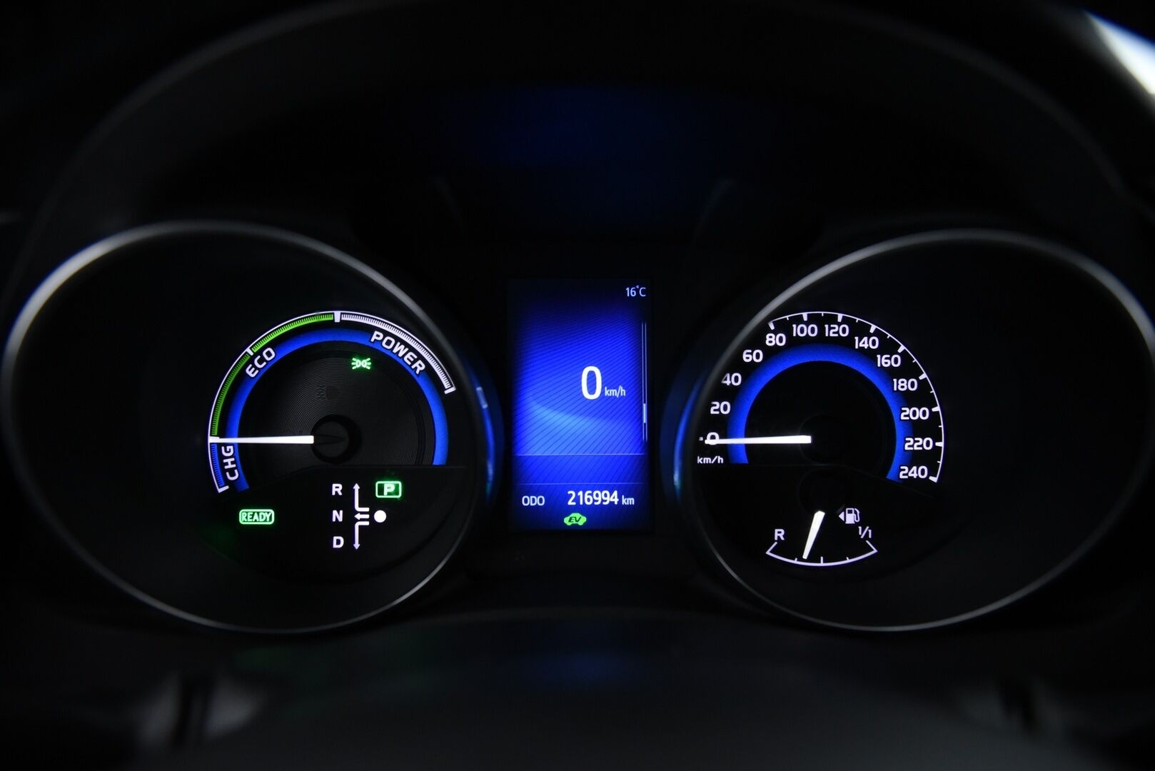 Toyota Auris 2017 Touring Sports 1,8 Hybrid Active / Vakkari / P. Kamera / Lohkolämmitin / 2x renkaat - kahdet hyväkuntoiset renkaat vanteineen! 