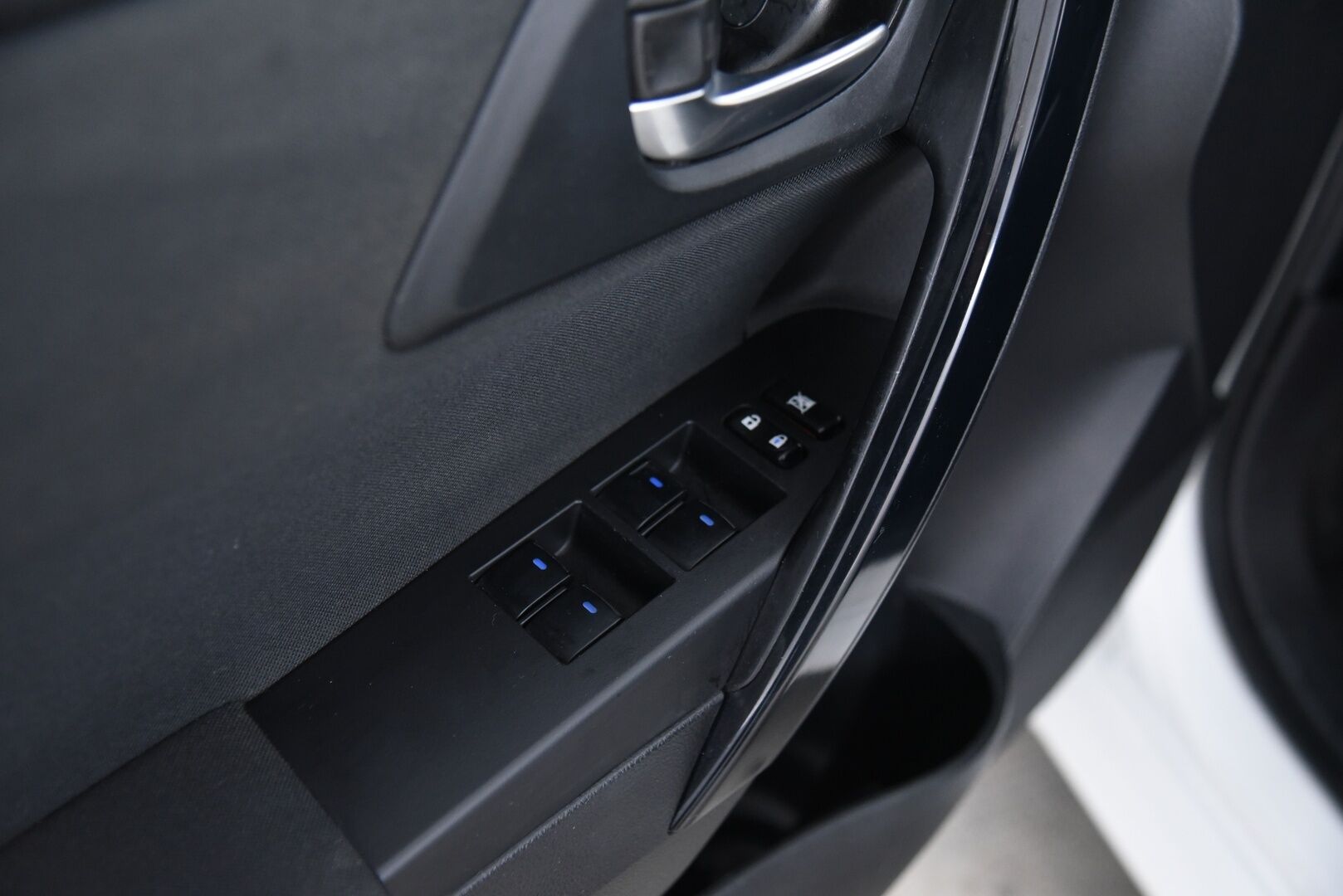 Toyota Auris 2017 Touring Sports 1,8 Hybrid Active / Vakkari / P. Kamera / Lohkolämmitin / 2x renkaat - kahdet hyväkuntoiset renkaat vanteineen! 