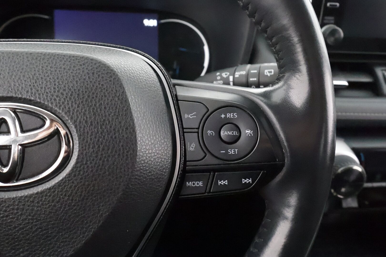 Toyota RAV4 2019 2,5 Hybrid AWD-i Active * Adapt.Vakkari / Peruutuskamera / LED / KeylessGo / Sähköluukku / Ratinlämmitys - Kahdet renkaat aluvanteilla / Juuri tullut Tampereelle!