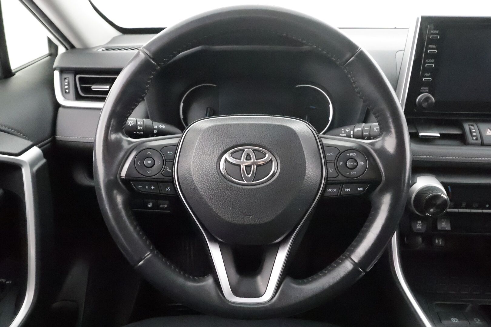 Toyota RAV4 2019 2,5 Hybrid AWD-i Active * Adapt.Vakkari / Peruutuskamera / LED / KeylessGo / Sähköluukku / Ratinlämmitys - Kahdet renkaat aluvanteilla / Juuri tullut Tampereelle!