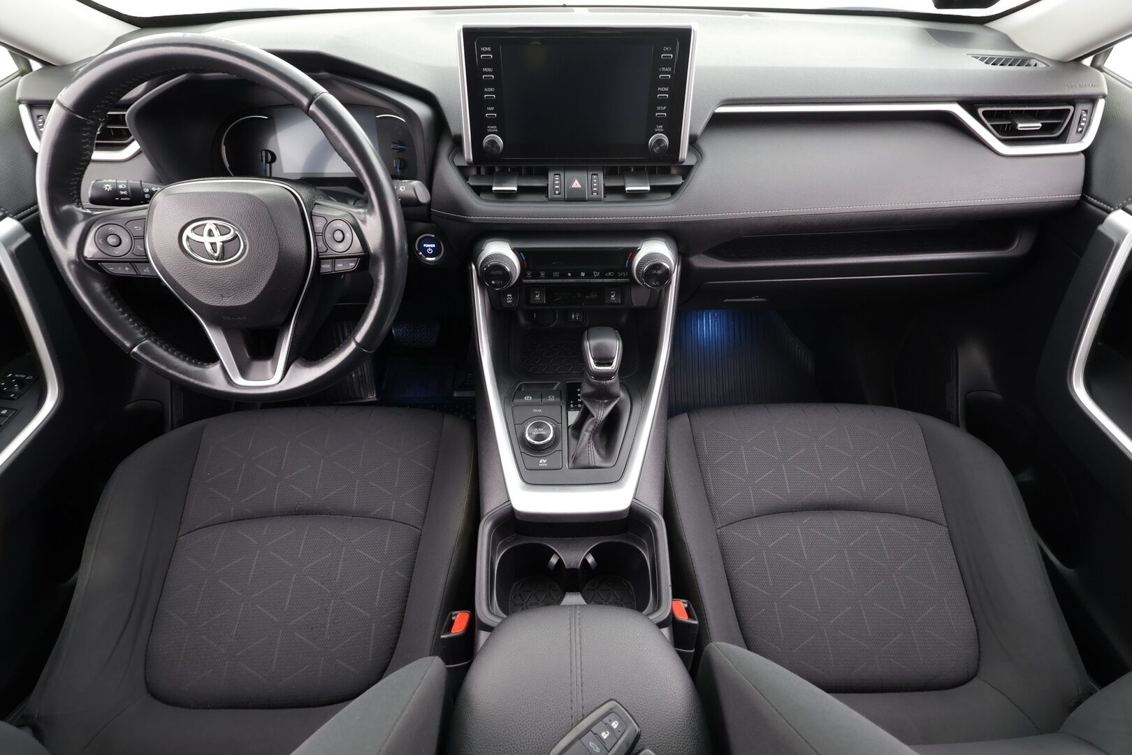 Toyota RAV4 2019 2,5 Hybrid AWD-i Active * ACC / P.kamera / LED / KeylessGo / Sähköluukku * - Kahdet renkaat aluvanteilla - HULLUT JOULUT KORKOTARJOUS 2,49% 