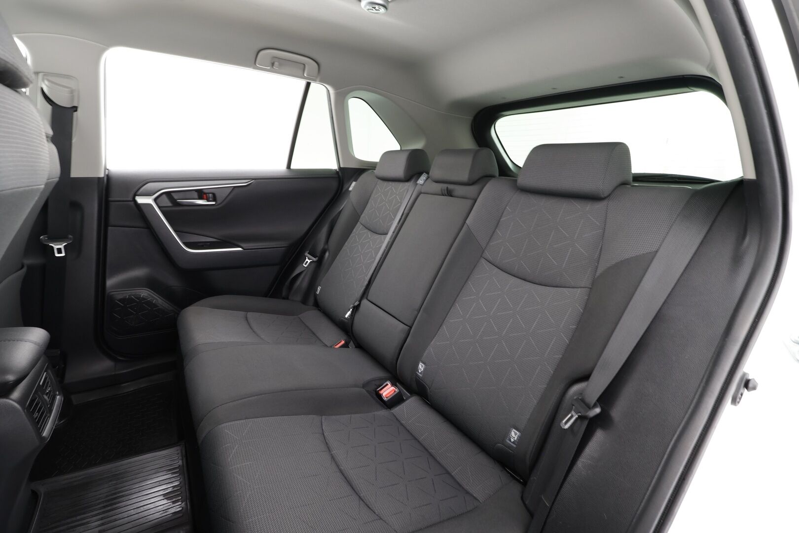 Toyota RAV4 2019 2,5 Hybrid AWD-i Active * ACC / P.kamera / LED / KeylessGo / Sähköluukku * - Kahdet renkaat aluvanteilla - HULLUT JOULUT KORKOTARJOUS 2,49% 