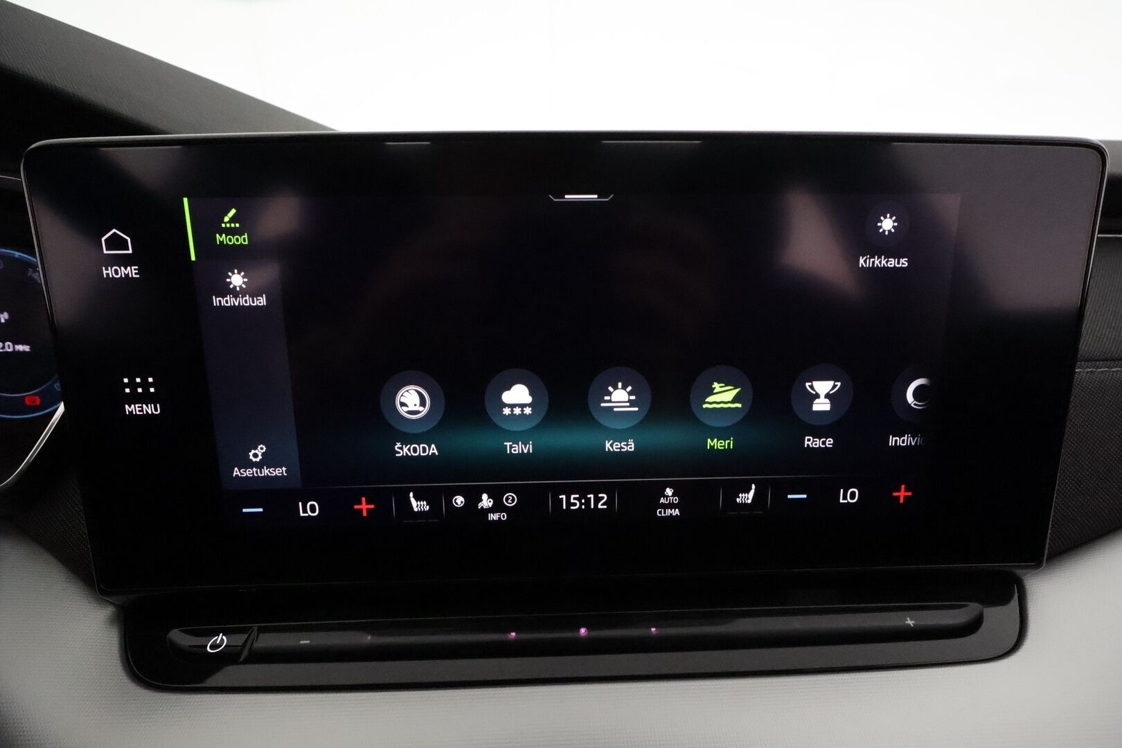 Skoda Octavia 2022 Combi 1.5 TSI Style eTEC DSG **Panorama / Webasto / Adapt.Vakkari / Matrix-LED / P.kamera / Navi / Kaistavahti** - 1-om Suomi-auto / Kahdet Renkaat / Merkkihuollettu!