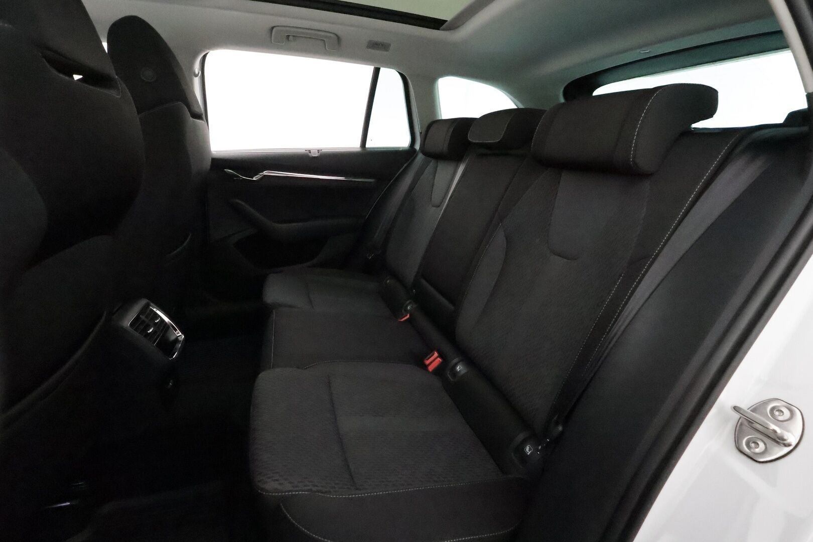 Skoda Octavia 2022 Combi 1.5 TSI Style eTEC DSG **Panorama / Webasto / Adapt.Vakkari / Matrix-LED / P.kamera / Navi / Kaistavahti** - 1-om Suomi-auto / Kahdet Renkaat / Merkkihuollettu!