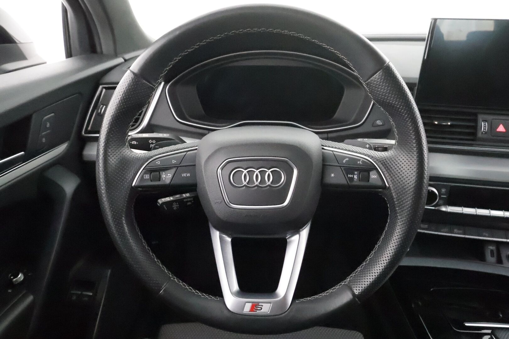 Audi Q5 2022 Advanced 50 TFSI e 220 kW quattro S tronic Electrified Edition * ACC / P.kamera / LED / Ilma-alusta / Koukku * - 1.Om Suomi-auto / Kahdet renkaat aluvanteilla