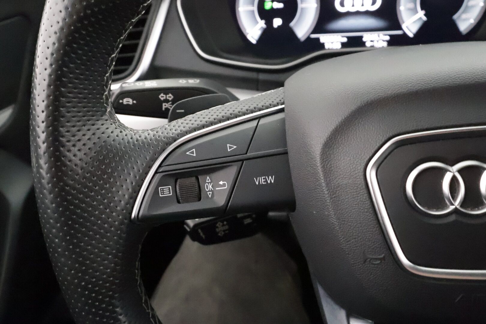 Audi Q5 2022 Advanced 50 TFSI e 220 kW quattro S tronic Electrified Edition * ACC / P.kamera / LED / Ilma-alusta / Koukku * - 1.Om Suomi-auto / Kahdet renkaat aluvanteilla