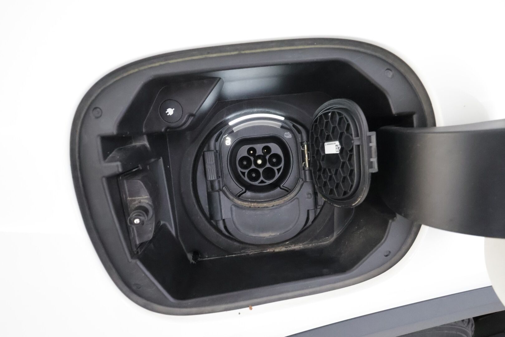 Mercedes-Benz GLA 2022 250 e A Business EQ Power * Panorama / Distronic / Widescreen / P.Kamera / Multibeam / Sportnahat Muistilla * - 1-om Suomi-auto / Akku kuntotarkastettu SoH 97% / 2x Latauskaapelit / Kahdet renkaat aluvanteila