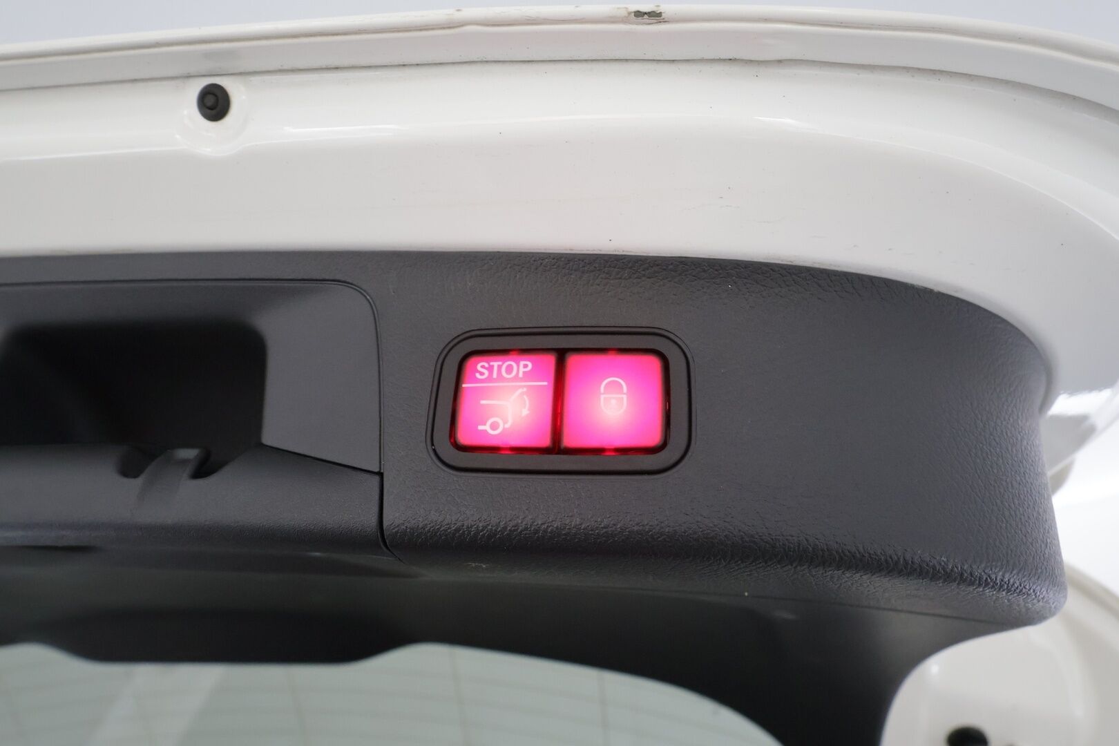 Mercedes-Benz GLA 2022 250 e A Business EQ Power * Panorama / Distronic / Widescreen / P.Kamera / Multibeam / Sportnahat Muistilla * - 1-om Suomi-auto / Akku kuntotarkastettu SoH 97% / 2x Latauskaapelit / Kahdet renkaat aluvanteila