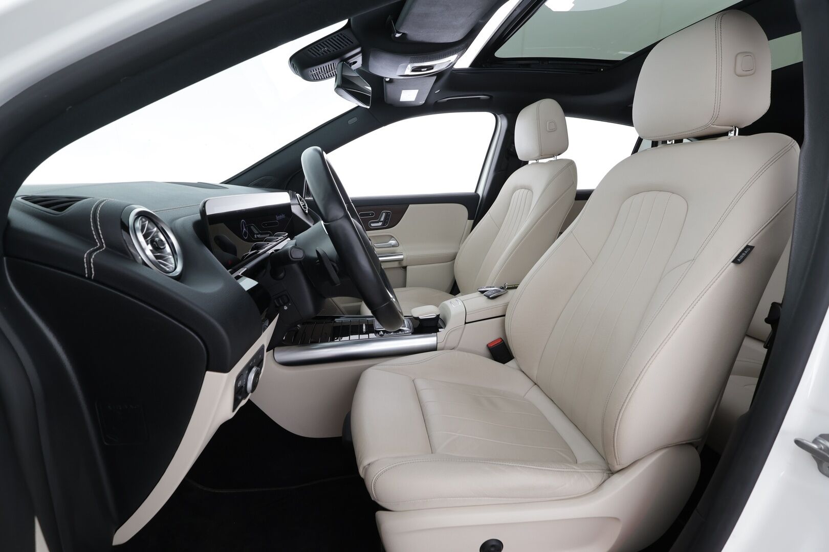 Mercedes-Benz GLA 2022 250 e A Business EQ Power * Panorama / Distronic / Widescreen / P.Kamera / Multibeam / Sportnahat Muistilla * - 1-om Suomi-auto / Akku kuntotarkastettu SoH 97% / 2x Latauskaapelit / Kahdet renkaat aluvanteila