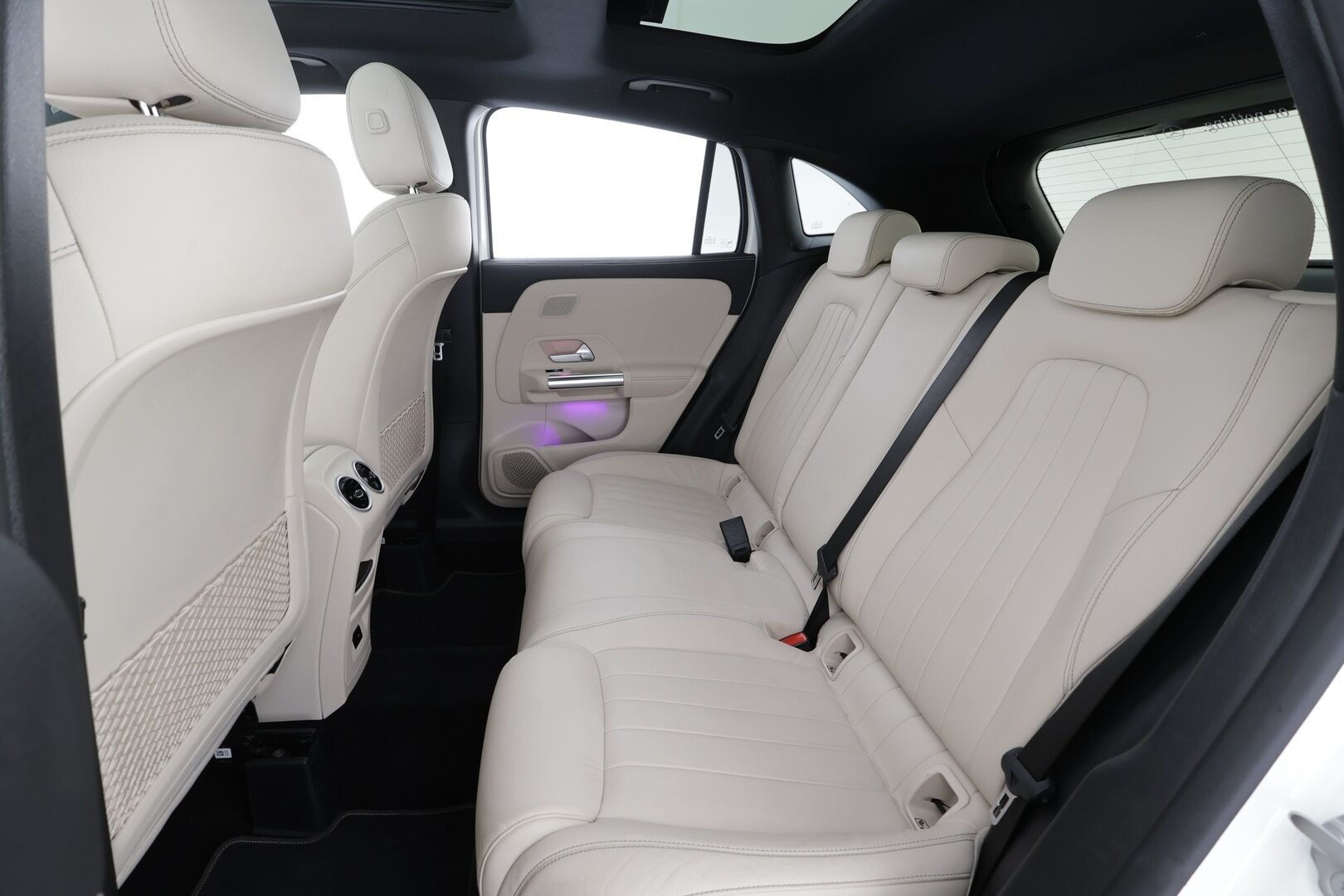 Mercedes-Benz GLA 2022 250 e A Business EQ Power * Panorama / Distronic / Widescreen / P.Kamera / Multibeam / Sportnahat Muistilla * - 1-om Suomi-auto / Akku kuntotarkastettu SoH 97% / 2x Latauskaapelit / Kahdet renkaat aluvanteila