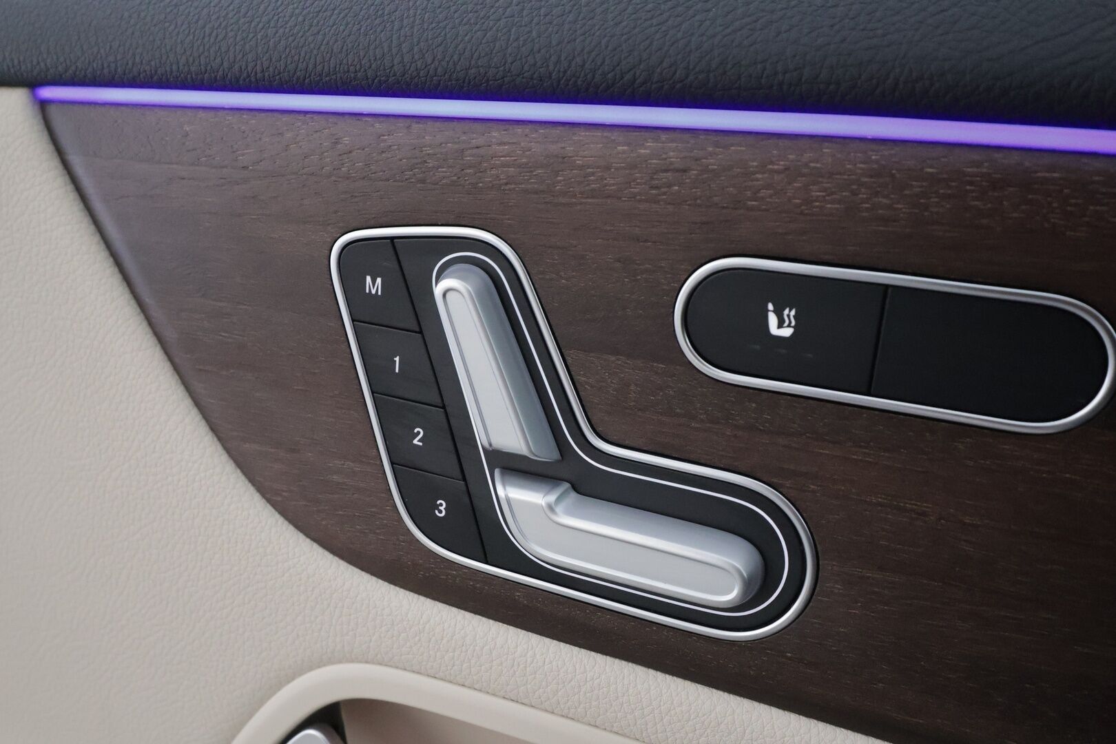 Mercedes-Benz GLA 2022 250 e A Business EQ Power * Panorama / Distronic / Widescreen / P.Kamera / Multibeam / Sportnahat Muistilla * - 1-om Suomi-auto / Akku kuntotarkastettu SoH 97% / 2x Latauskaapelit / Kahdet renkaat aluvanteila