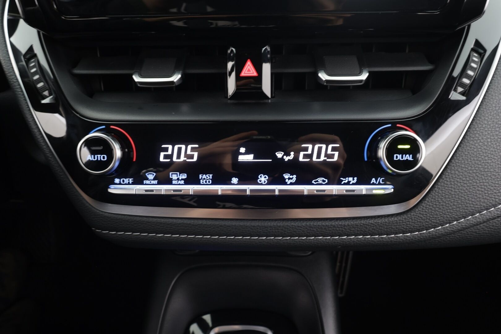 Toyota Corolla 2021 Touring Sports 2,0 Hybrid Active Edition - | ACC | LED | P.kamera | Navi | Apple & Android | Lohko+sisälämmitin | Lämm. ratti | Merkkihuollettu | 