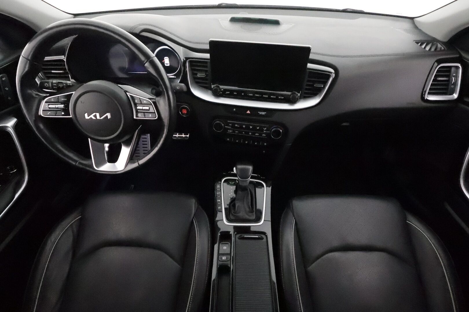 Kia Ceed 2022 1,6 GDI Plug-In Hybrid Business Premium SW DCT *ACC / Kamera / LED-valot / Ilmastoitu Muistipenkki* - Suomi-auto / Molemmat Latauskaapelit / Kahdet Kian alumiinivanteet