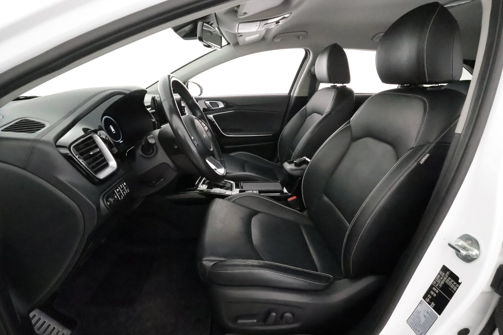 Kia Ceed 2022 1,6 GDI Plug-In Hybrid Business Premium SW DCT *ACC / Kamera / LED-valot / Ilmastoitu Muistipenkki* - Suomi-auto / Molemmat Latauskaapelit / Kahdet Kian alumiinivanteet