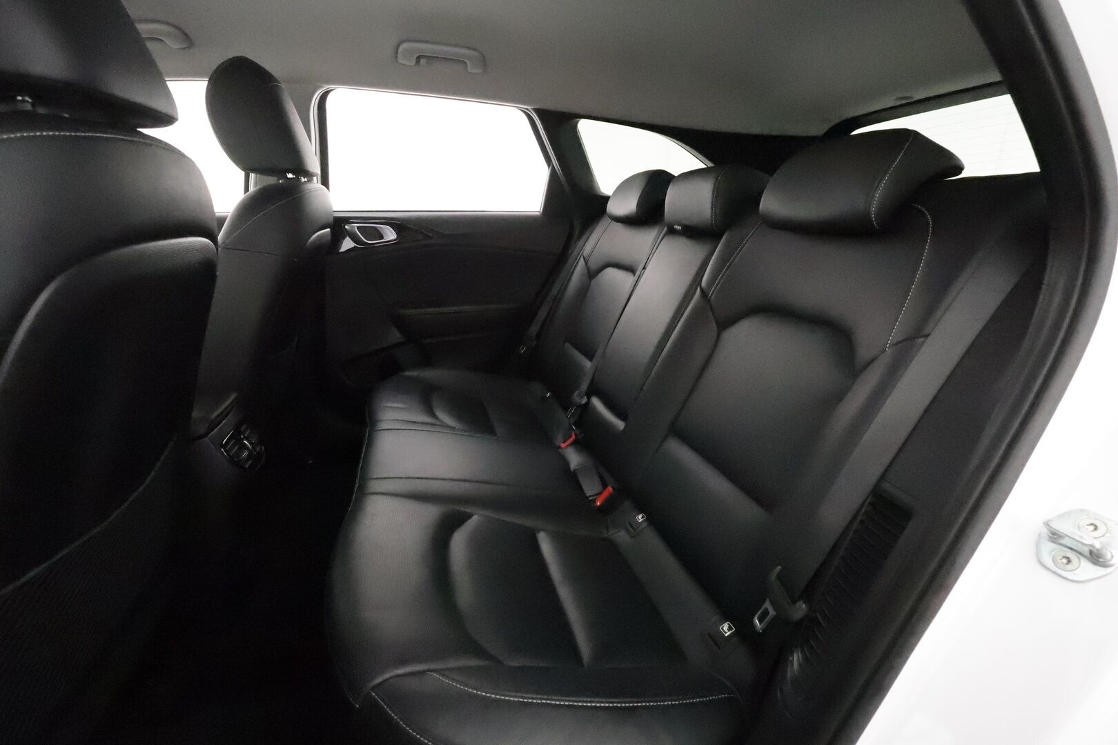 Kia Ceed 2022 1,6 GDI Plug-In Hybrid Business Premium SW DCT *ACC / Kamera / LED-valot / Ilmastoitu Muistipenkki* - Suomi-auto / Molemmat Latauskaapelit / Kahdet Kian alumiinivanteet