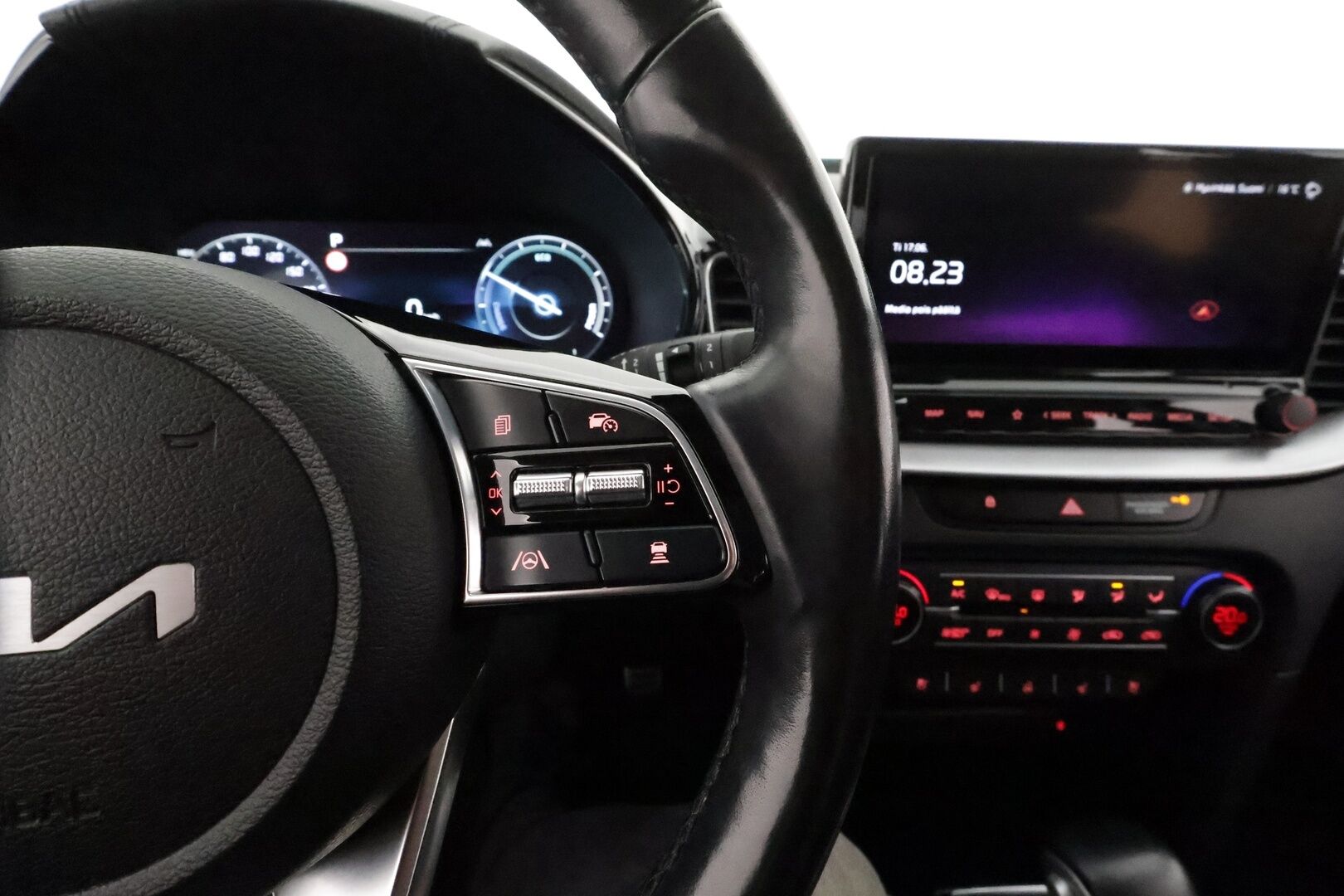 Kia Ceed 2022 1,6 GDI Plug-In Hybrid Business Premium SW DCT *ACC / Kamera / LED-valot / Ilmastoitu Muistipenkki* - Suomi-auto / Molemmat Latauskaapelit / Kahdet Kian alumiinivanteet