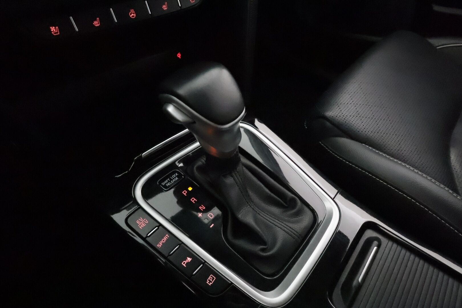 Kia Ceed 2022 1,6 GDI Plug-In Hybrid Business Premium SW DCT *ACC / Kamera / LED-valot / Ilmastoitu Muistipenkki* - Suomi-auto / Molemmat Latauskaapelit / Kahdet Kian alumiinivanteet
