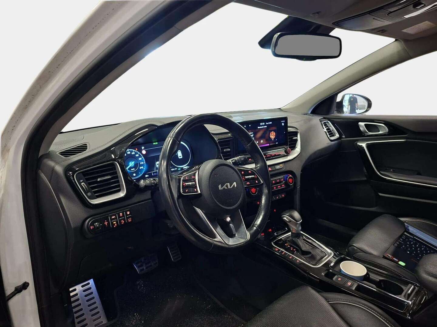 Kia Ceed 2022 1,6 GDI Plug-In Hybrid Business Premium SW DCT *ACC / Kamera / LED-valot / Ilmastoitu Muistipenkki* - Suomi-auto / Molemmat Latauskaapelit / Kahdet Kian alumiinivanteet