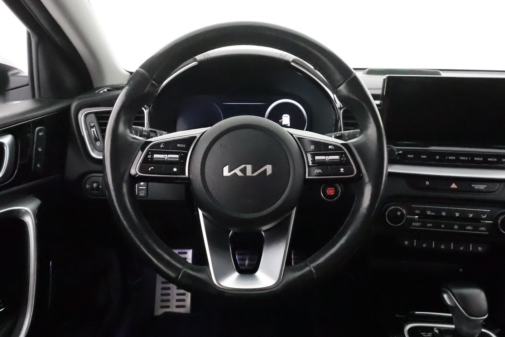 Kia Ceed 2022 1,6 GDI Plug-In Hybrid Business Premium SW DCT *ACC / Kamera / LED-valot / Ilmastoitu Muistipenkki* - Suomi-auto / Molemmat Latauskaapelit / Kahdet Kian alumiinivanteet