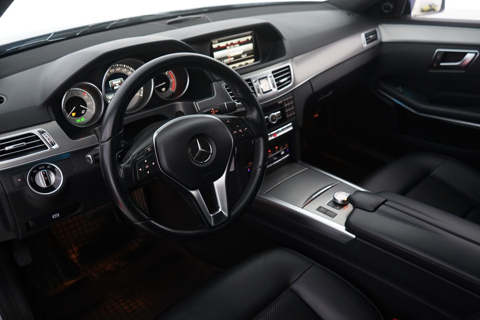Mercedes-Benz E 2013 250 CDI BE T 4Matic A * Webasto / Koukku / Vakkari / Tutkat / LED-ajovalot  / Blam * - Kahdet renkaat / Myydään juuri huollettuna & katsastettuna / Facelift 
