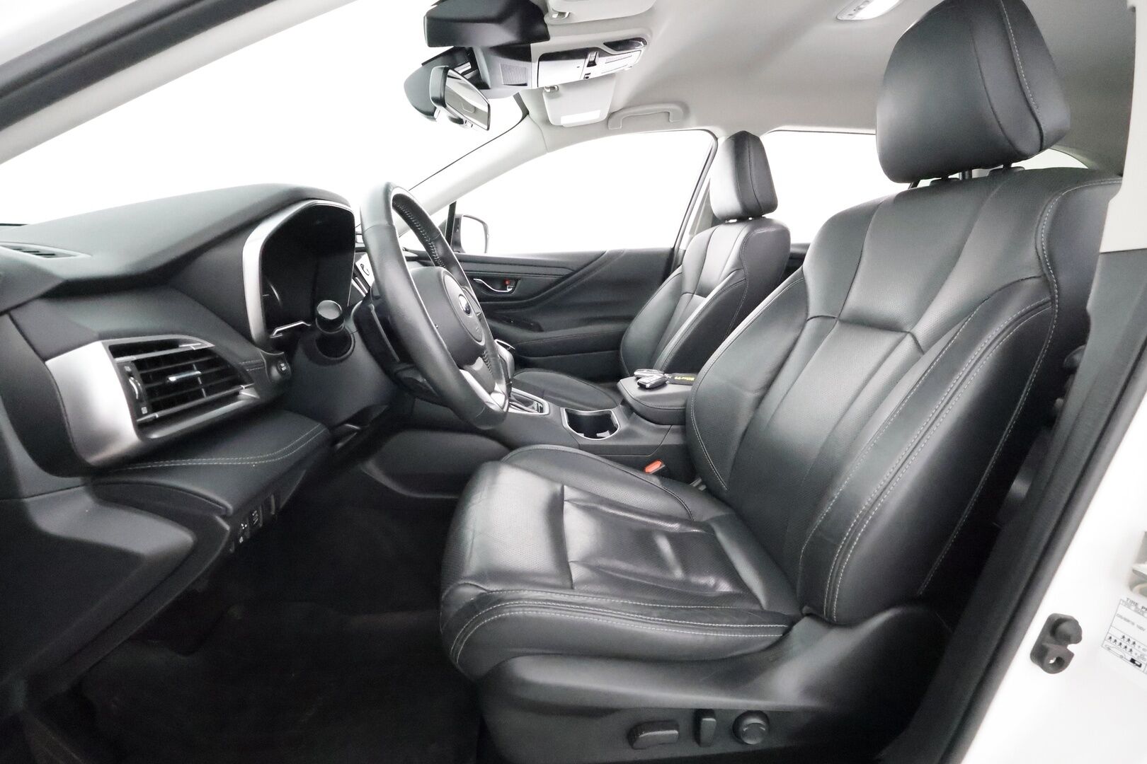 Subaru Outback 2021 2,5i Limited CVT **1Om Suomiauto / Adapt.Vakkari / Vetokoukku / Peruutuskamera / Lohko & Sisäpistoke / Nahkasisusta ** - 3,99 % KORKOTARJOUS TÄHÄN AUTOON - Navi / KeyLessGo / Kahdet renkaat / Supervarusteet!!  