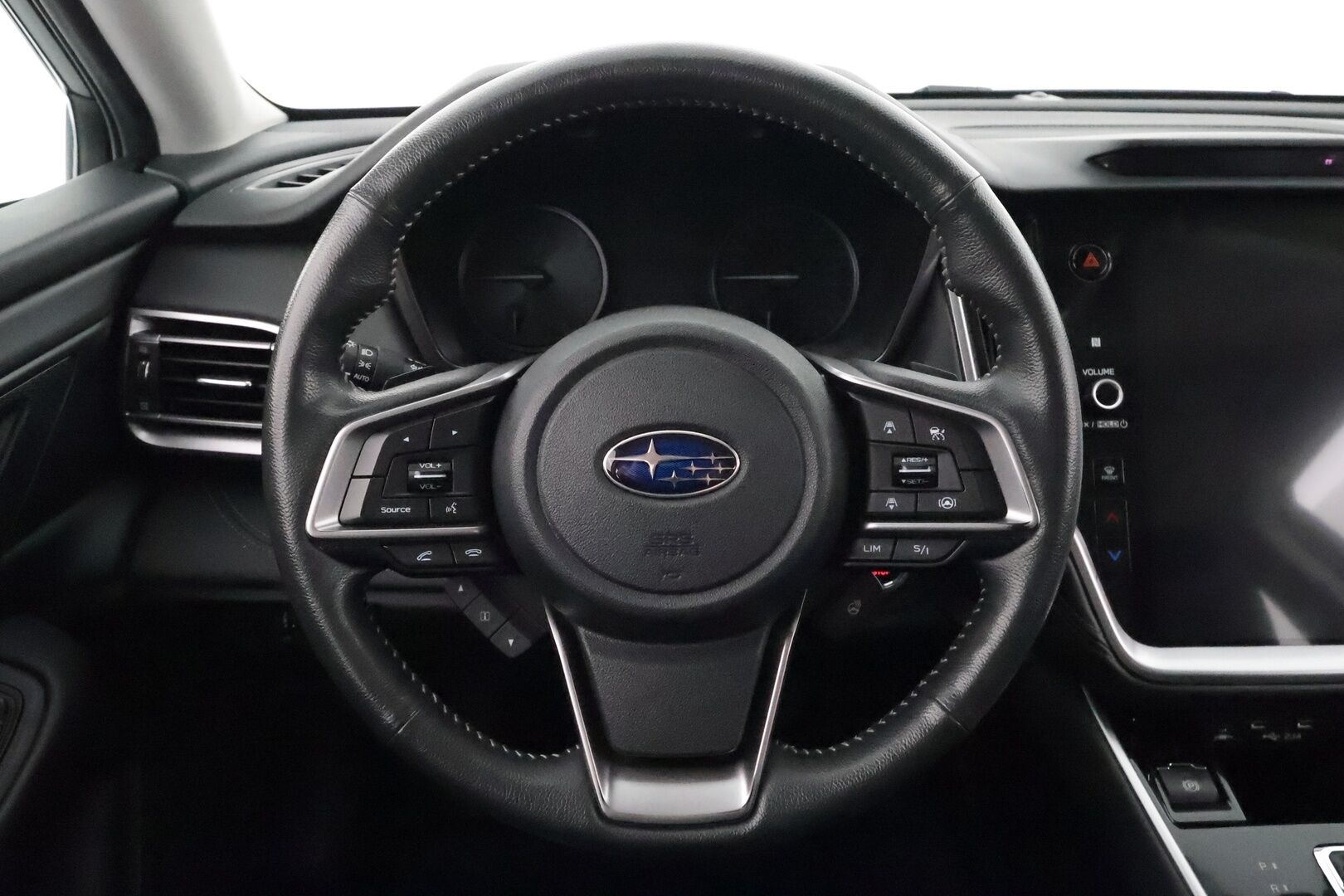 Subaru Outback 2021 2,5i Limited CVT **1Om Suomiauto / Adapt.Vakkari / Vetokoukku / Peruutuskamera / Lohko & Sisäpistoke / Nahkasisusta ** - 3,99 % KORKOTARJOUS TÄHÄN AUTOON - Navi / KeyLessGo / Kahdet renkaat / Supervarusteet!!  