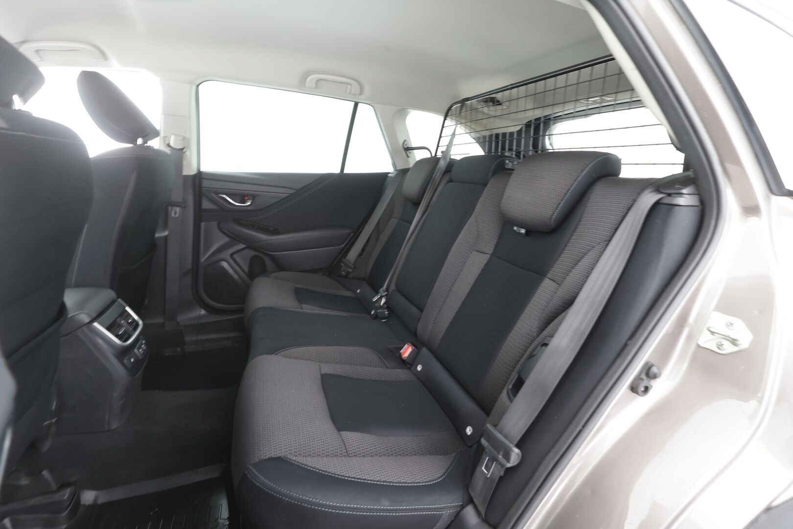 Subaru Outback 2021 2,5i Adventure CVT - | ACC | Koukku | P.Kamera | Sähköpenkit | Ratinlämmitys | Apple&Android | 1.Om Suomi-auto | Merkkihuollettu |