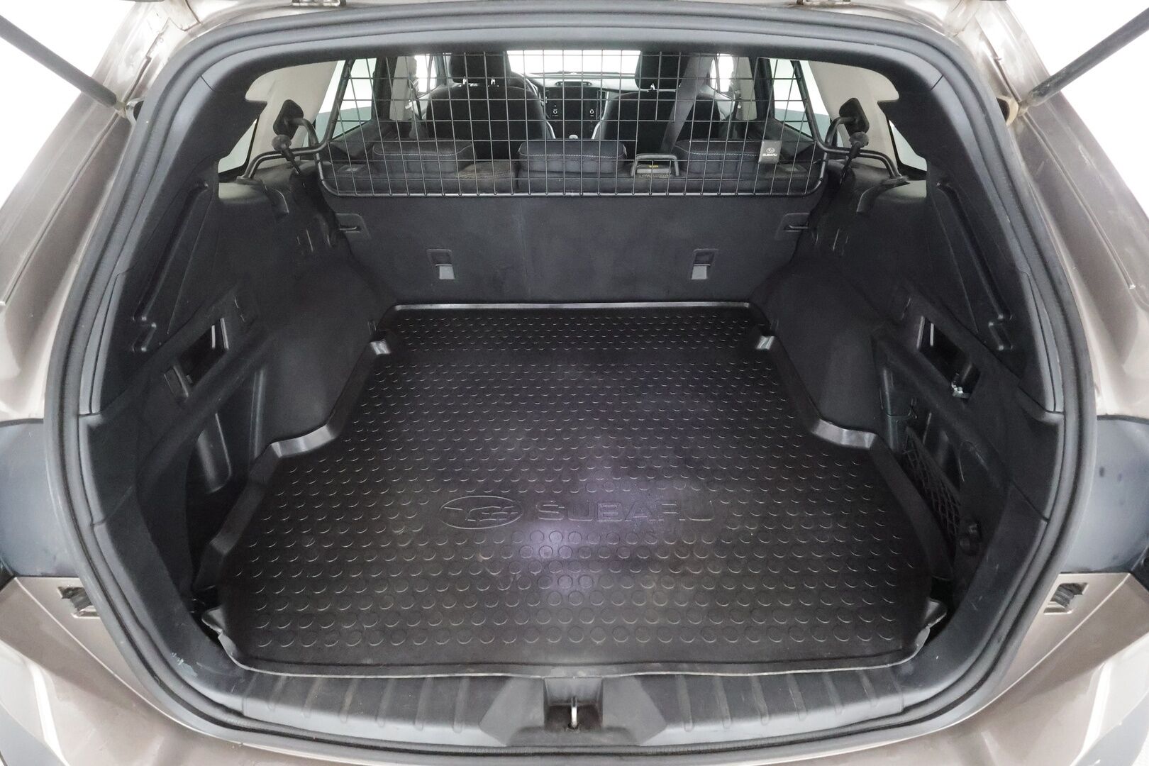 Subaru Outback 2021 2,5i Adventure CVT - | ACC | Koukku | P.Kamera | Sähköpenkit | Ratinlämmitys | Apple&Android | 1.Om Suomi-auto | Merkkihuollettu |